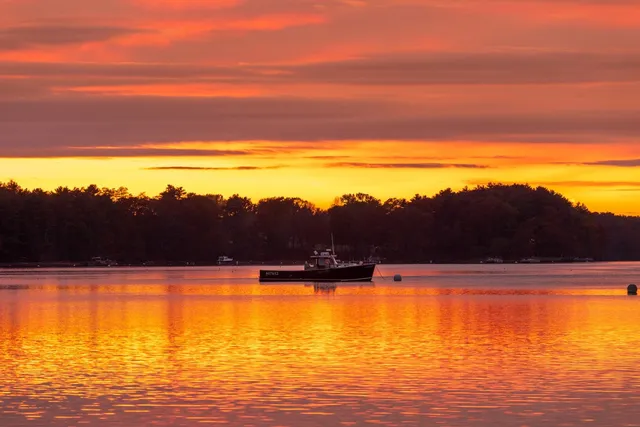 $1,435,000 | 4 Little Bay Drive, Dover, NH 03820