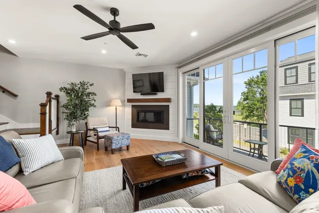 $1,435,000 | 4 Little Bay Drive, Dover, NH 03820