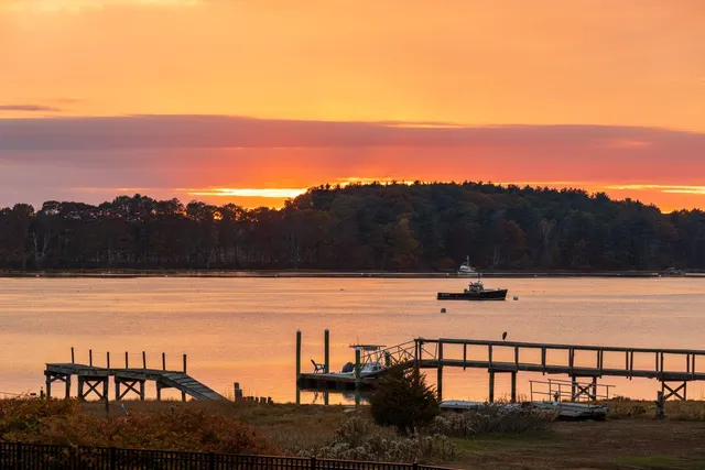 $1,435,000 | 4 Little Bay Drive, Dover, NH 03820