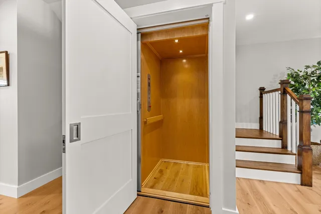 $1,435,000 | 4 Little Bay Drive, Dover, NH 03820