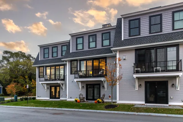 $1,435,000 | 4 Little Bay Drive, Dover, NH 03820