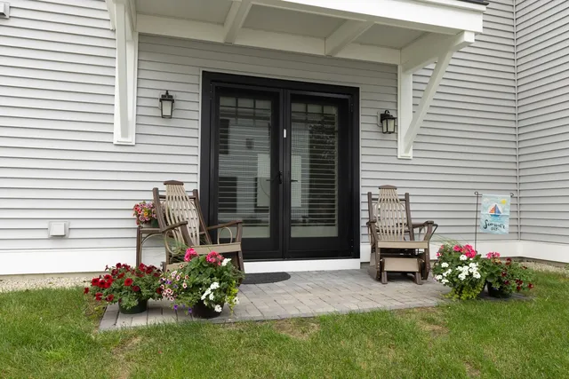 $1,435,000 | 4 Little Bay Drive, Dover, NH 03820