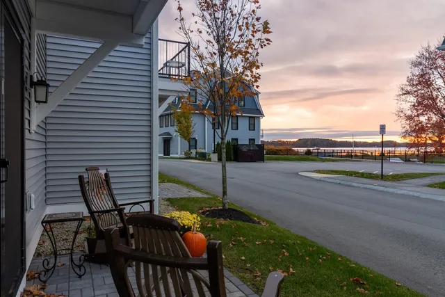 $1,435,000 | 4 Little Bay Drive, Dover, NH 03820