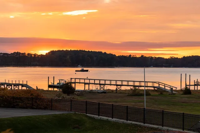 $1,435,000 | 4 Little Bay Drive, Dover, NH 03820