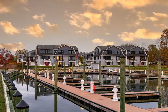 $1,435,000 | 4 Little Bay Drive, Dover, NH 03820