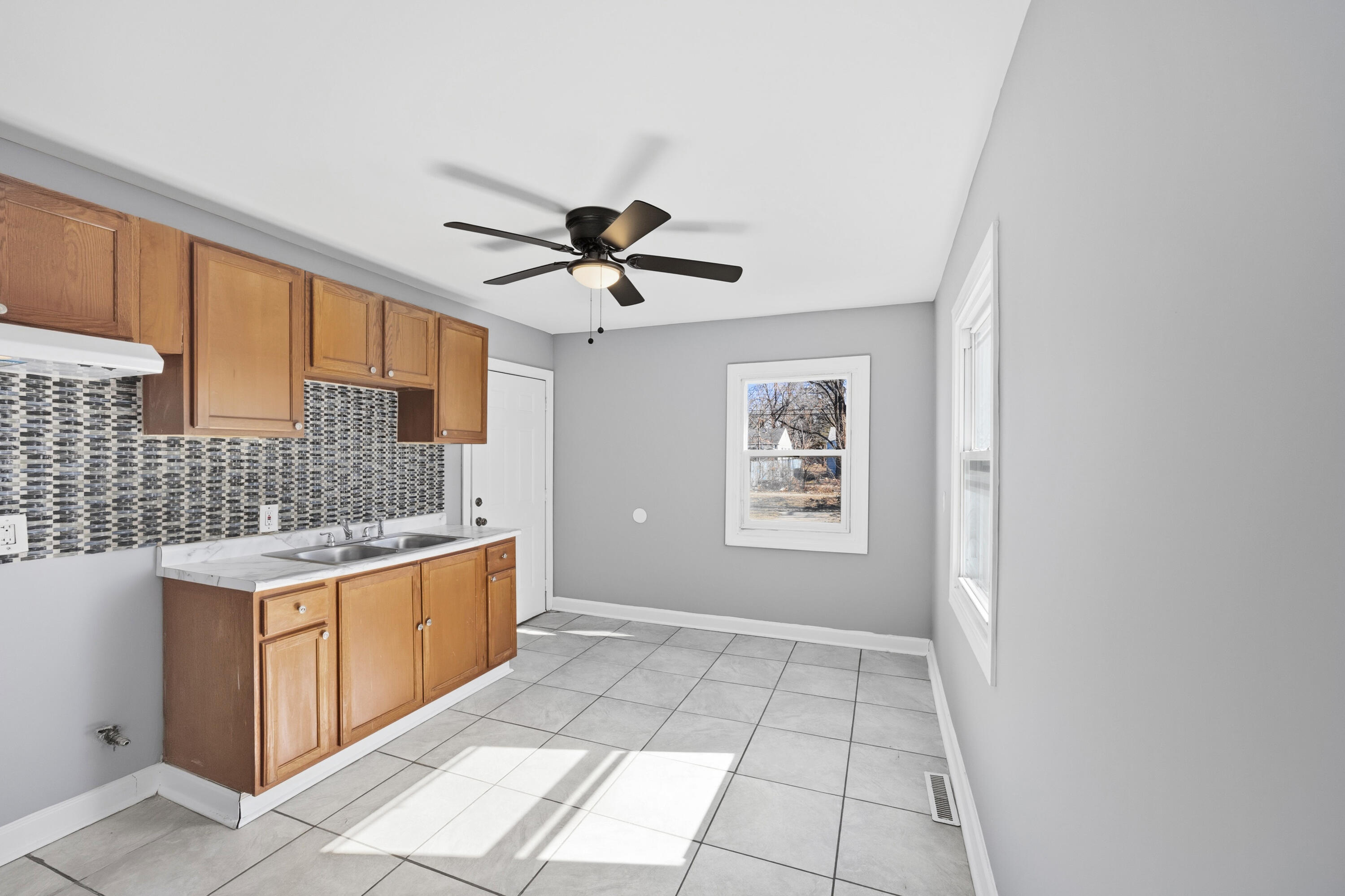 313 Dallas Street Gary, IN 46406 - Photo 10 of 15 2999x1999