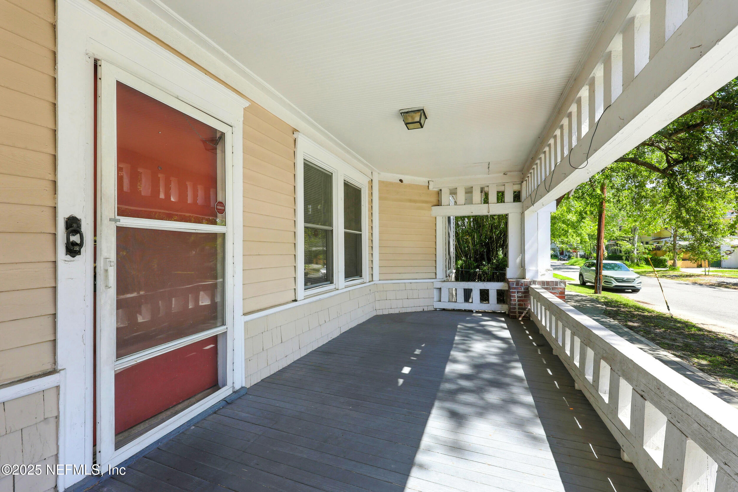 2805 Post Street Jacksonville, FL 32205 - Photo 18 of 23 a view of a house with a porch