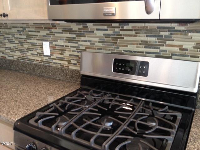 90526 Clark Road Warrenton, OR 97146 - Photo 2 of 2 Clark kitchen