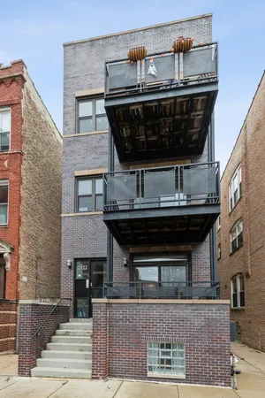 $4,500 | 2322 West Augusta Boulevard, Unit 1A, Chicago, IL 60622