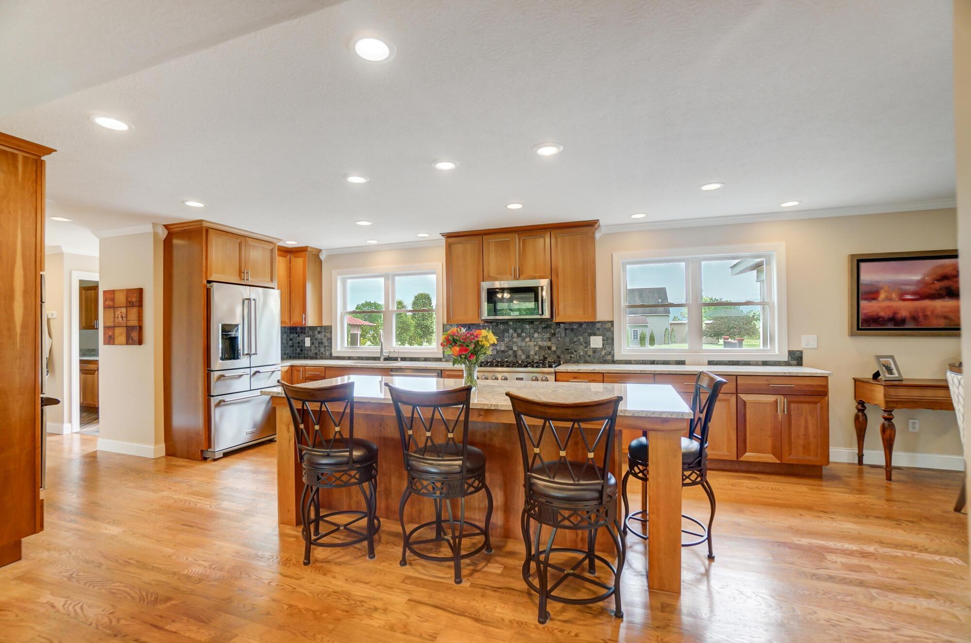 8205 Roberts Road Hilliard, OH 43026 - Photo 21 of 81 Kitchen