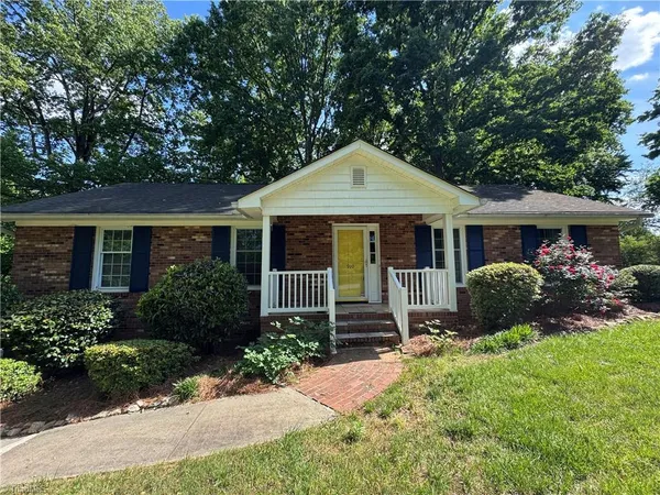 $300,000 | 910 Forestglen Drive, Winston-Salem, NC 27103