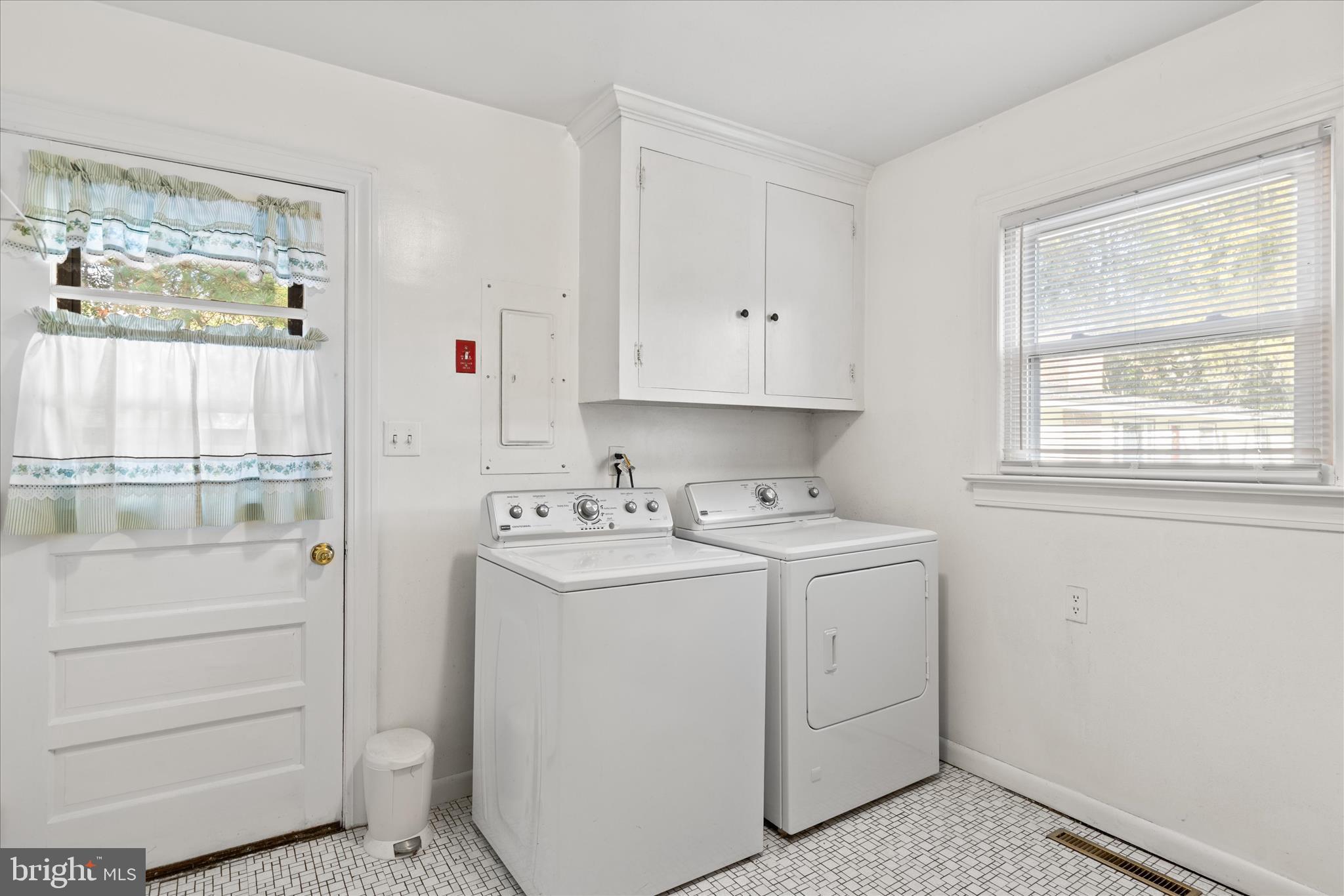 625 Pine Bluff Road Salisbury, MD 21801 - Photo 31 of 37 a utility room with cabinets washer and dryer