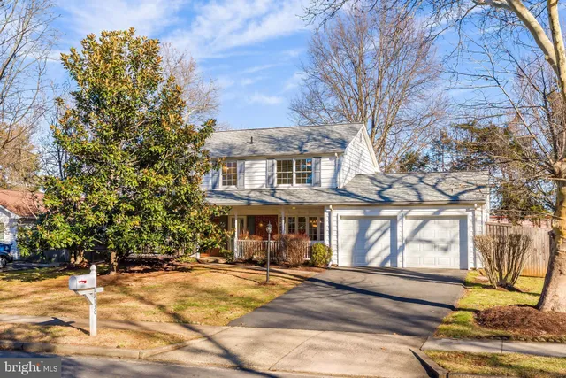 $900,000 | 13130 Pavilion Lane, Fairfax, VA 22033