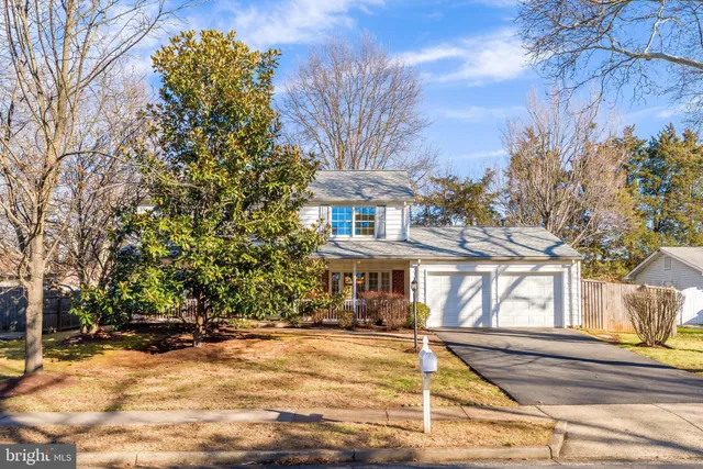 $900,000 | 13130 Pavilion Lane, Fairfax, VA 22033