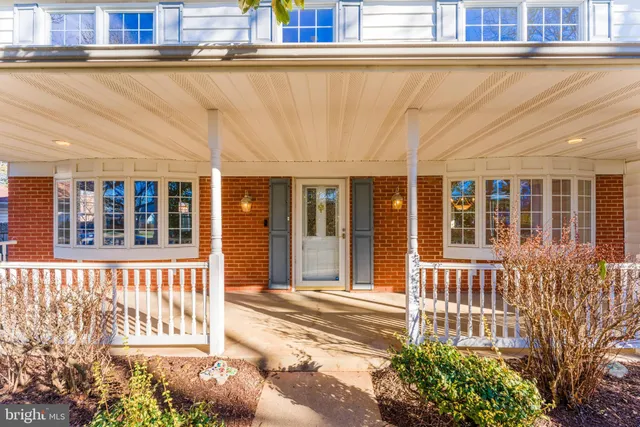 $900,000 | 13130 Pavilion Lane, Fairfax, VA 22033