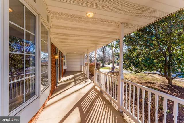 $900,000 | 13130 Pavilion Lane, Fairfax, VA 22033