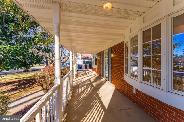 $900,000 | 13130 Pavilion Lane, Fairfax, VA 22033