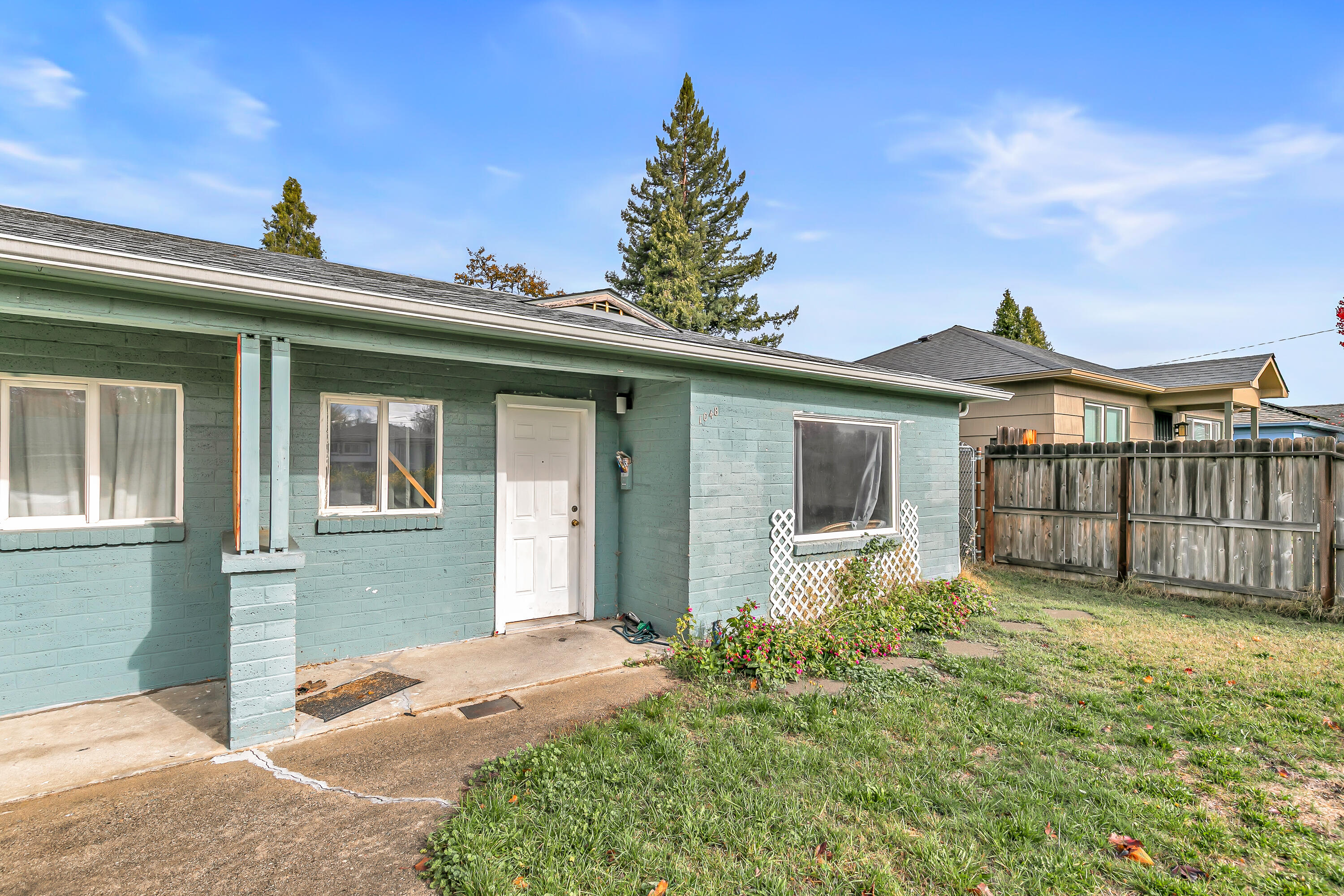 1048 West 13th Street Medford, OR 97501 - Photo 12 of 24