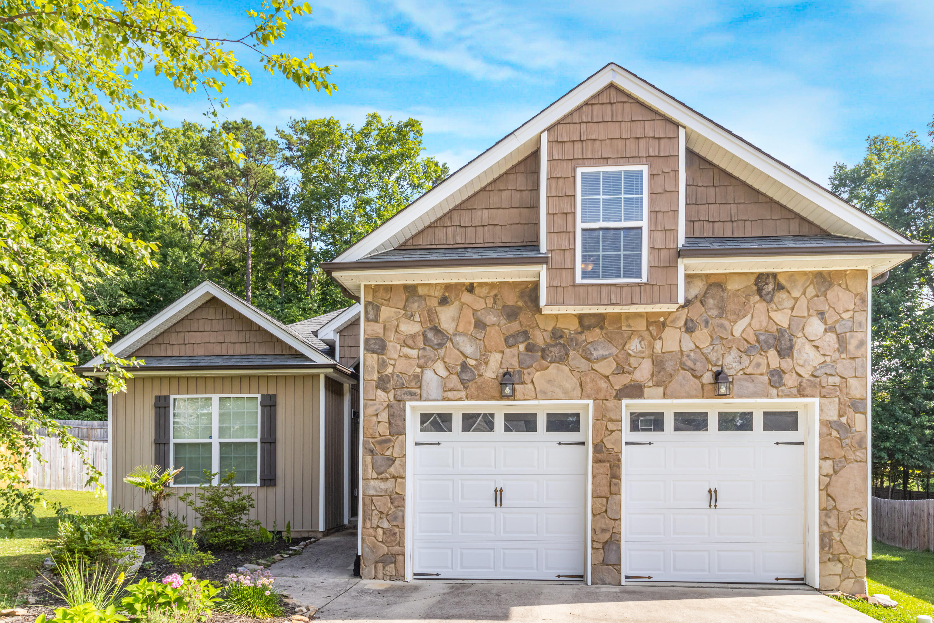 8664 Maple Valley Drive Chattanooga, TN 37421 - Photo 2 of 20 Front of house