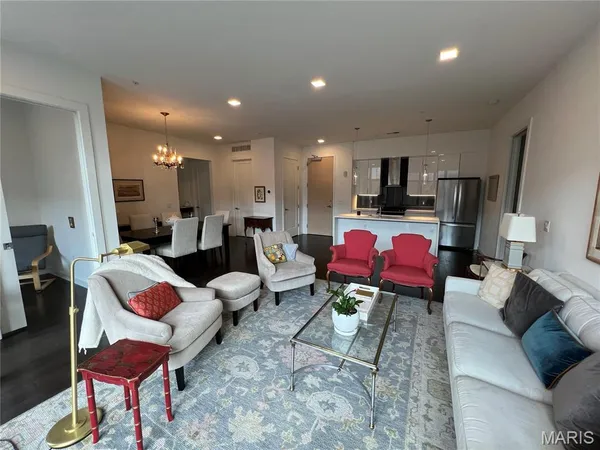 $2,795 | 4101 Laclede Avenue, Unit 316, St. Louis, MO 63108