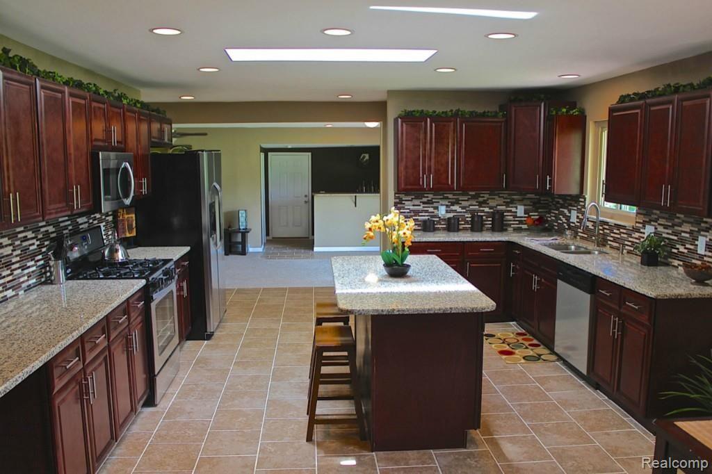 54701 Bates Road New Baltimore, MI 48051 - Photo 14 of 41 b12.jpg