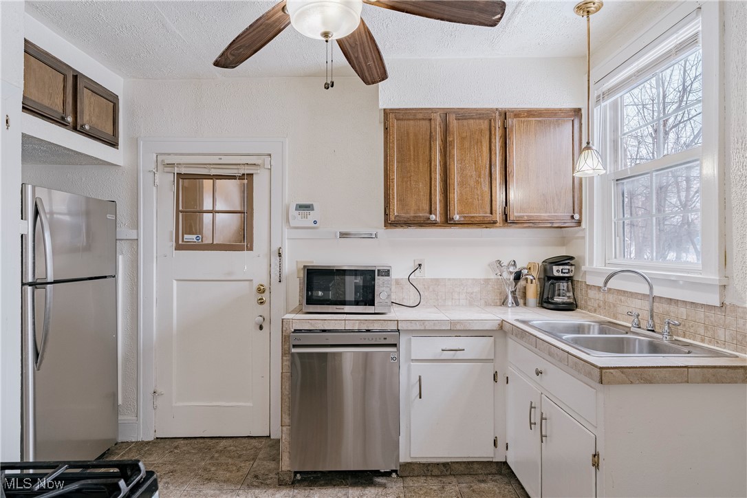 13935 Southington Road Cleveland, OH 44120 - Photo 10 of 49 Gallery Image 10