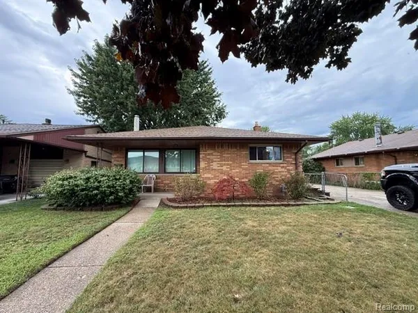 $1,650 | 20965 Danbury Street, Clinton Township, MI 48035