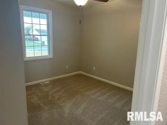 $284,900 | 910 East Heights Avenue, Taylorville, IL 62568