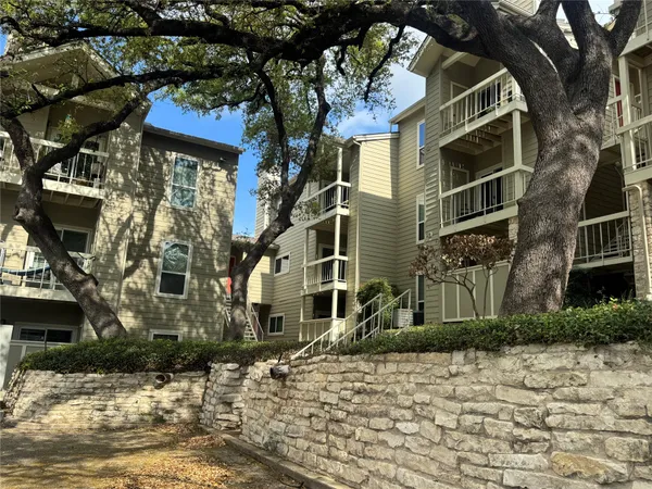 $2,300 | 114 East 31st Street, Unit 209, Austin, TX 78705