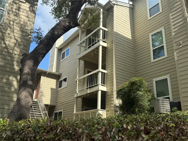 $2,300 | 114 East 31st Street, Unit 209, Austin, TX 78705