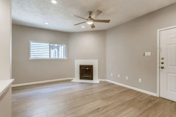 $2,300 | 114 East 31st Street, Unit 209, Austin, TX 78705