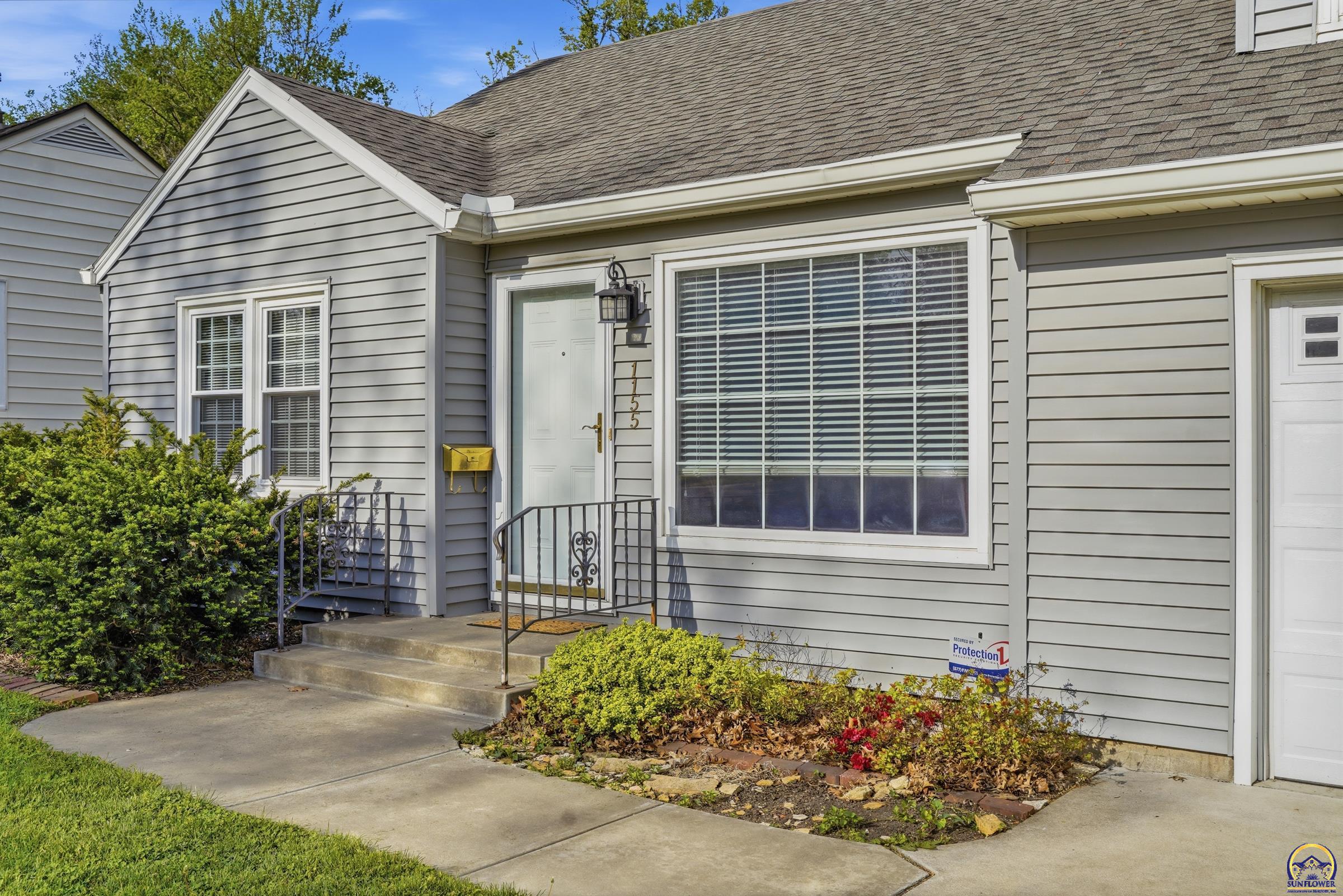 1155 Southwest Warren Avenue Topeka, KS 66604 - Photo 2 of 30