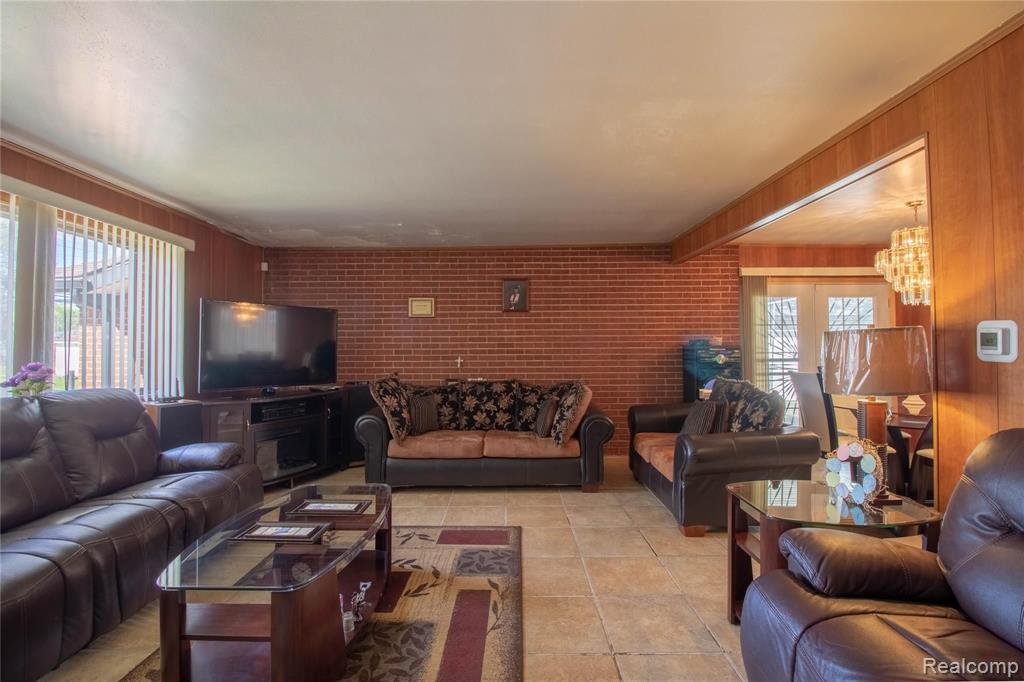 4262 Harvard Road Detroit, MI 48224 - Photo 4 of 19