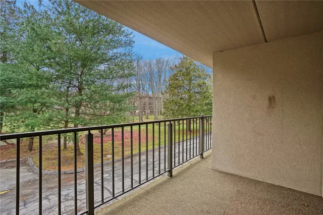 $300,000 | 650 East Greenwich Avenue, Unit 6101, West Warwick, RI 02893