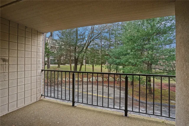 $300,000 | 650 East Greenwich Avenue, Unit 6101, West Warwick, RI 02893