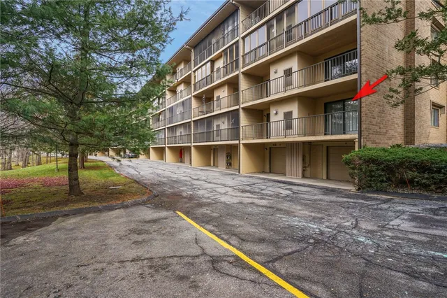 $300,000 | 650 East Greenwich Avenue, Unit 6101, West Warwick, RI 02893