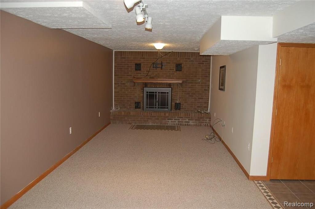 1545 Layton Road Fowlerville, MI 48836 - Photo 9 of 30 Gallery Image 9