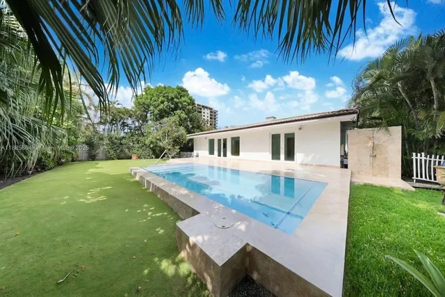 a view of a house with a backyard