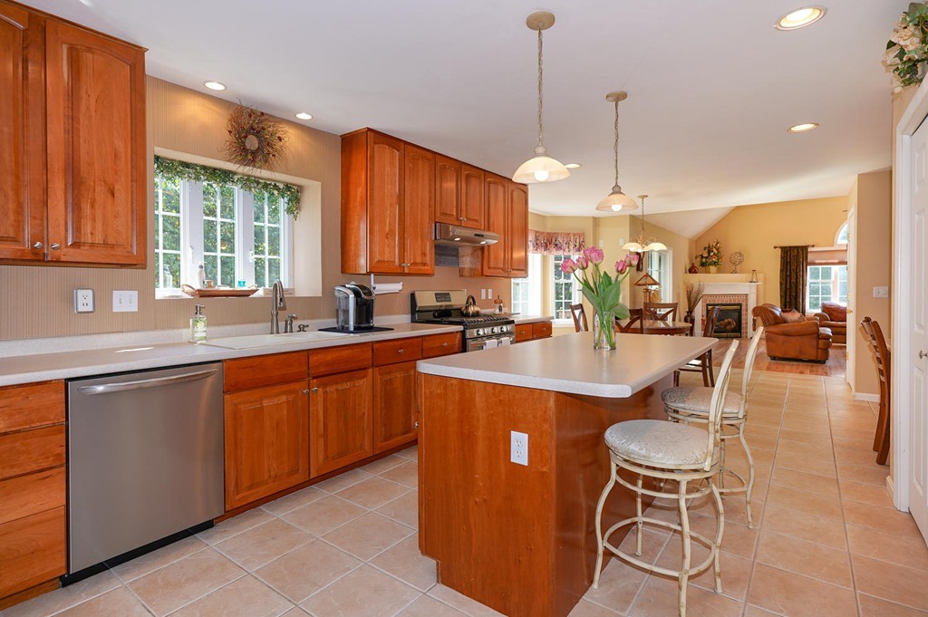 53 Jacques Road Tyngsborough, MA 01879 - Photo 3 of 29 Gallery Image 3