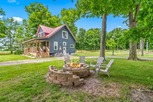 $275,000 | 1052 Carpenter Road, Bronson, MI 49028