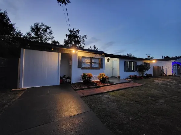 $284,000 | 995 Emerald Drive, Mount Dora, FL 32757