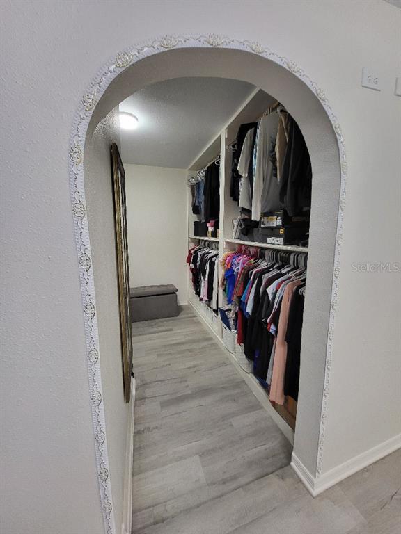 995 Emerald Drive Mount Dora, FL 32757 - Photo 15 of 33 a view of a livingroom with the entryway