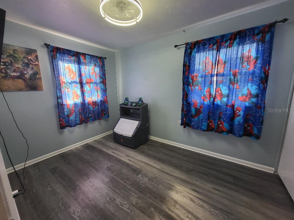 995 Emerald Drive Mount Dora, FL 32757 - Photo 19 of 33 a living room with furniture and a window