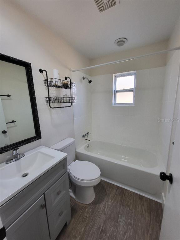 995 Emerald Drive Mount Dora, FL 32757 - Photo 26 of 33 a bathroom with a sink a toilet and shower