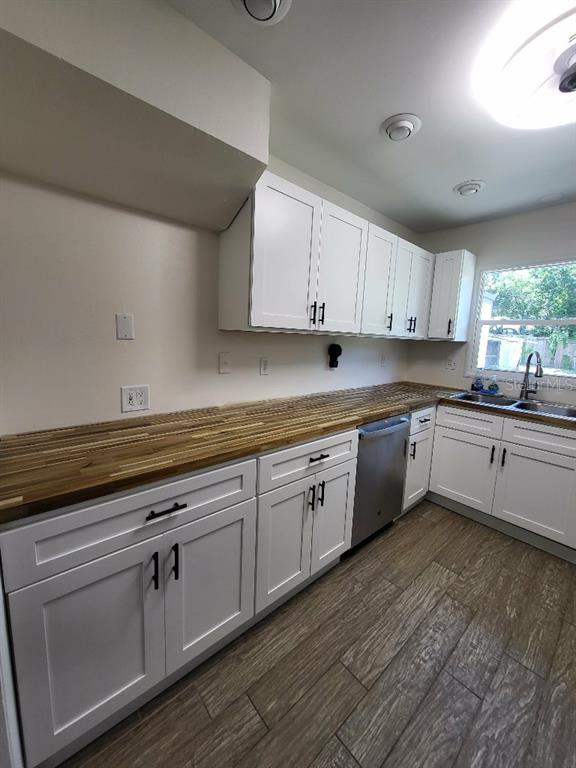 995 Emerald Drive Mount Dora, FL 32757 - Photo 30 of 33 a kitchen with granite countertop white cabinets and white appliances
