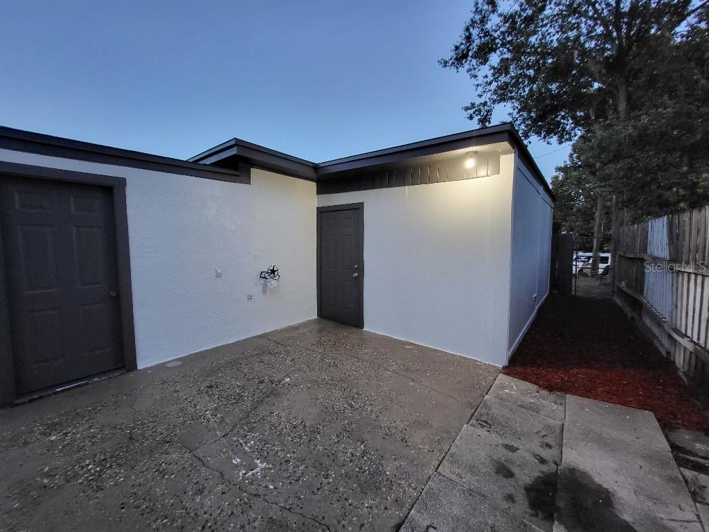 995 Emerald Drive Mount Dora, FL 32757 - Photo 8 of 33 a view of backyard