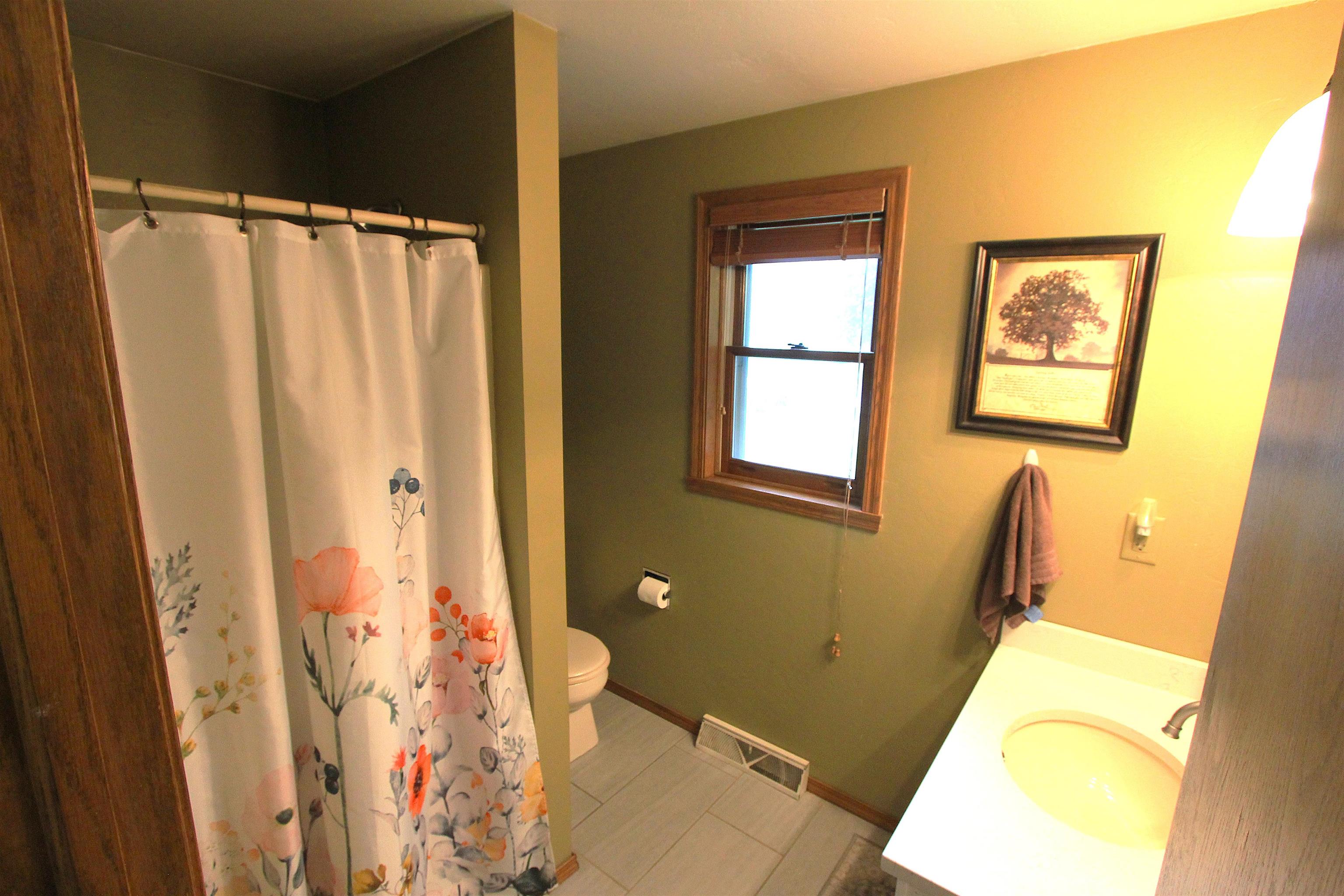 2933 Sunray Lane Green Bay, WI 54313 - Photo 9 of 25