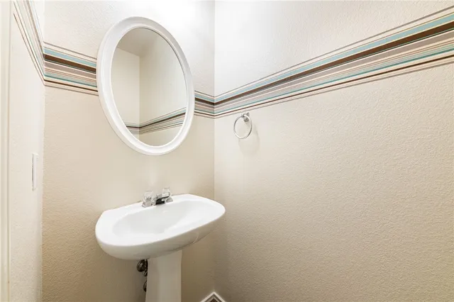 $1,895 | 137 Maplewood North, Kyle, TX 78640