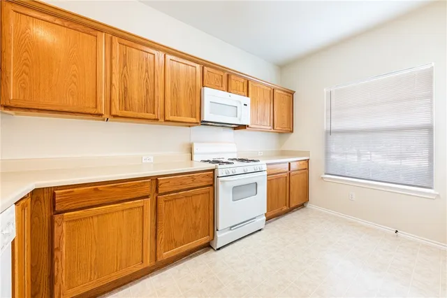 $1,895 | 137 Maplewood North, Kyle, TX 78640