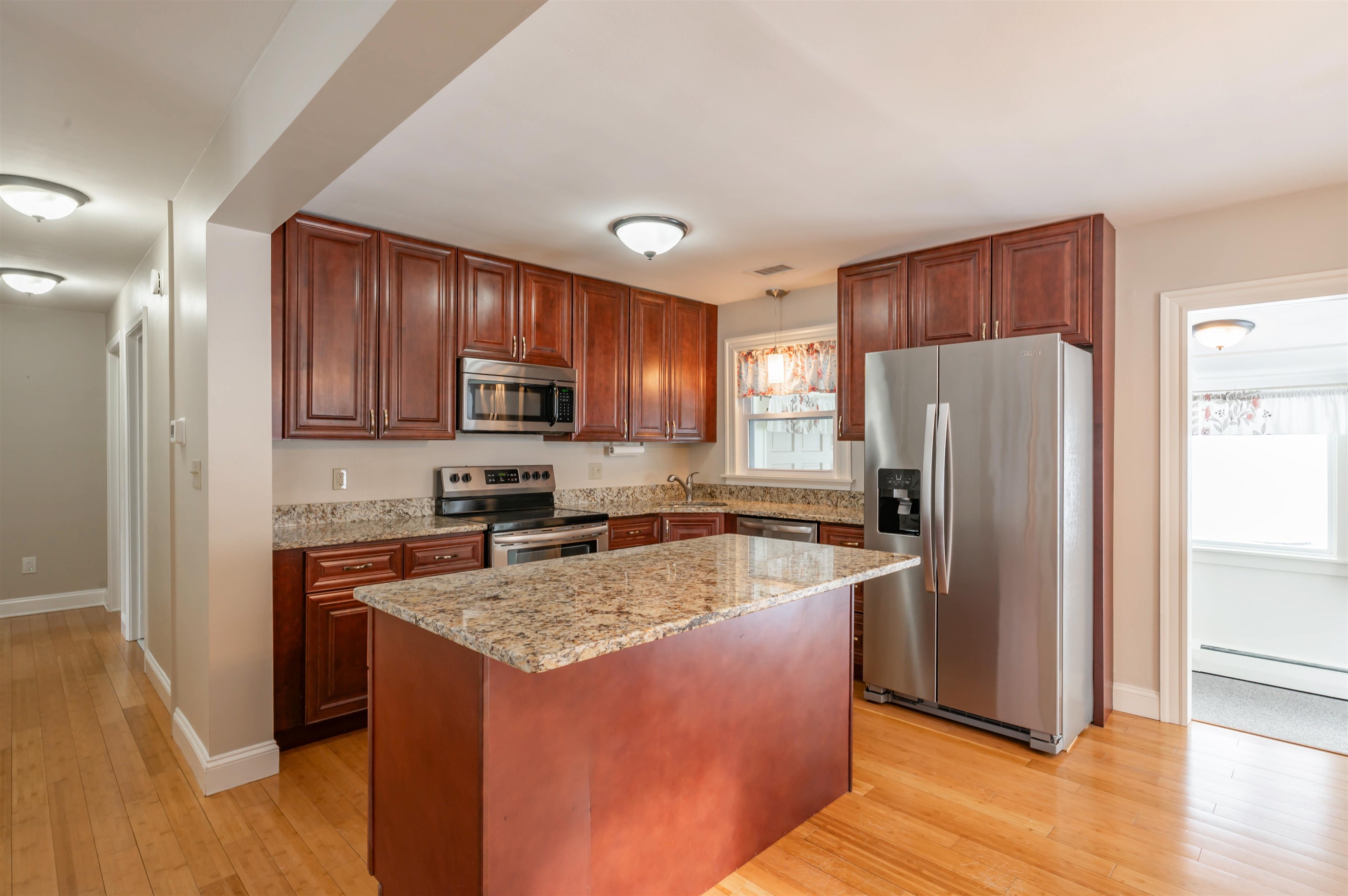 245 Pickering Street Manchester, NH 03104 - Photo 5 of 23